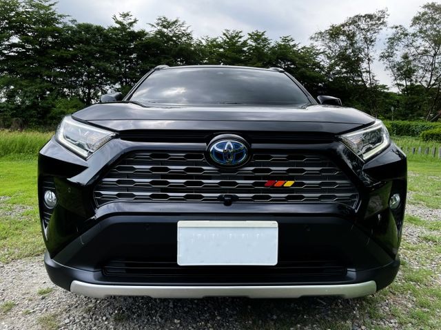 用最好的車況挑戰網路最低價.新20年RAV4旗艦版4WD.全景天窗. 環景.通風座椅.摸門.影音.Carplay.電尾門  第2張相片