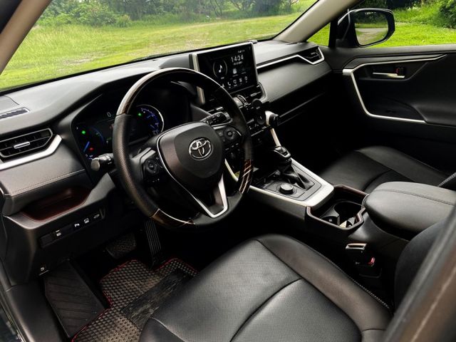 用最好的車況挑戰網路最低價.新20年RAV4旗艦版4WD.全景天窗. 環景.通風座椅.摸門.影音.Carplay.電尾門  第3張相片