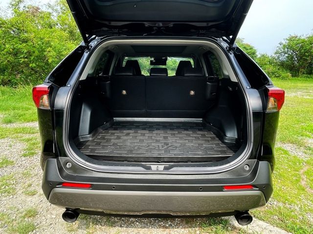 用最好的車況挑戰網路最低價.新20年RAV4旗艦版4WD.全景天窗. 環景.通風座椅.摸門.影音.Carplay.電尾門  第16張相片