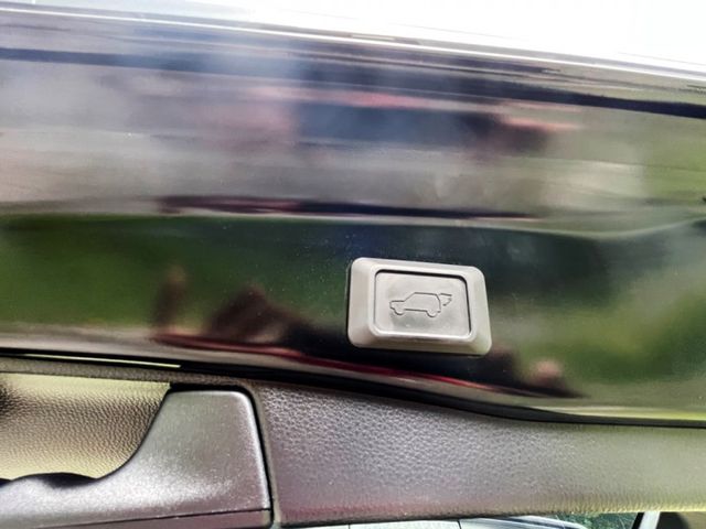 用最好的車況挑戰網路最低價.新20年RAV4旗艦版4WD.全景天窗. 環景.通風座椅.摸門.影音.Carplay.電尾門  第18張相片