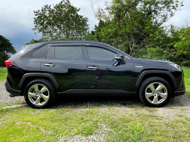 用最好的車況挑戰網路最低價.新20年RAV4旗艦版4WD.全景天窗. 環景.通風座椅.摸門.影音.Carplay.電尾門  第20張相片