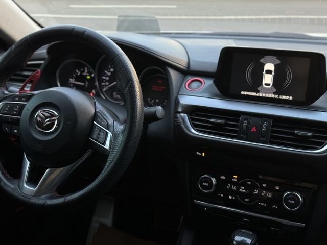 最帥天窗頂級版.原鈑件.I-KEY.快撥片.盲點.車道偏離.雙區恆溫.倒顯.導航.Bose音響.雙電椅.摸門.後座可倒平  第7張相片