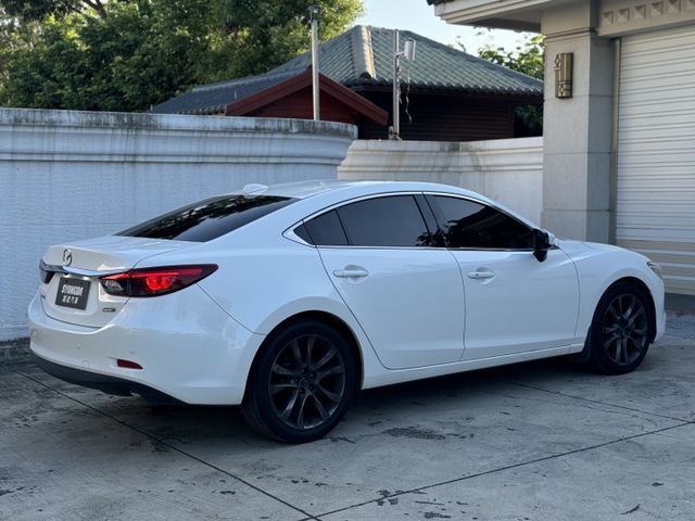 最帥天窗頂級版.原鈑件.I-KEY.快撥片.盲點.車道偏離.雙區恆溫.倒顯.導航.Bose音響.雙電椅.摸門.後座可倒平  第17張相片