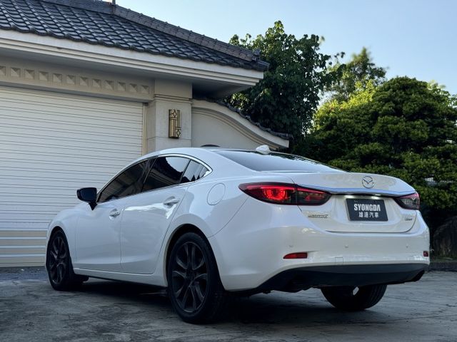 最帥天窗頂級版.原鈑件.I-KEY.快撥片.盲點.車道偏離.雙區恆溫.倒顯.導航.Bose音響.雙電椅.摸門.後座可倒平  第20張相片