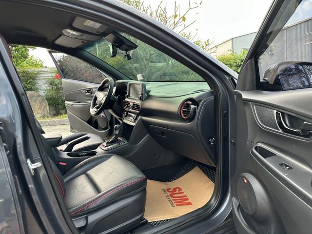 搶手的1.6t.渦輪.4WD.頂級版.定速.換道.偏離.置中.急煞.HUD.倒顯影音.前後雷達.後座倒覆.車頂架.多功能  第12張相片