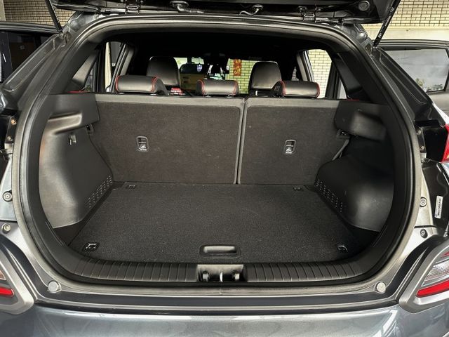 搶手的1.6t.渦輪.4WD.頂級版.定速.換道.偏離.置中.急煞.HUD.倒顯影音.前後雷達.後座倒覆.車頂架.多功能  第17張相片