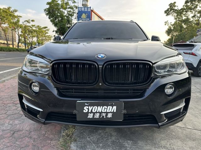 犀利的X5 35I.渦輪.全景大天窗.換檔撥片.雙電動椅.導航.倒顯.影音.吸門.後座可分離倒覆平整.優質內裝.俐落操控  第2張相片