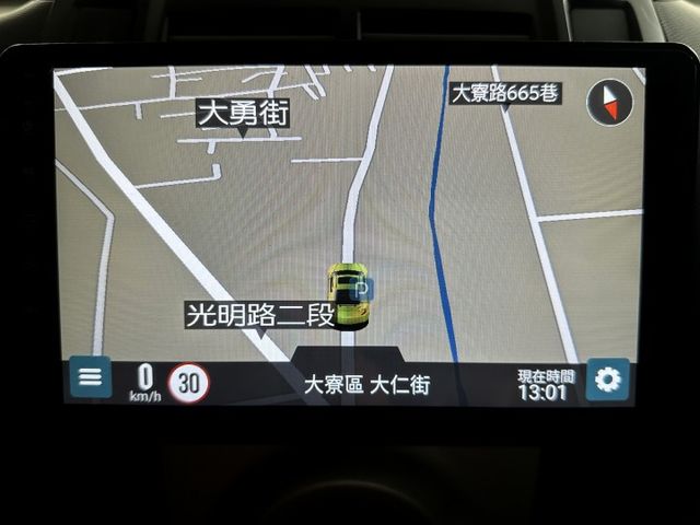 10年式.最夯都會車款.空間舒適多功能.好開好停又靈活.電動後視鏡.導航.倒顯.錄像.互聯網.多功能新影音.最超值代步車  第9張相片