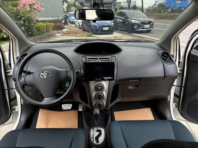 10年式.最夯都會車款.空間舒適多功能.好開好停又靈活.電動後視鏡.導航.倒顯.錄像.互聯網.多功能新影音.最超值代步車  第14張相片