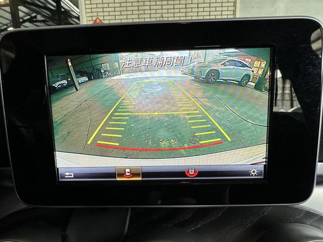 神車在手.神氣我有!渦輪.I-KEY.摸門.AMG套件.全景天窗.雙記憶電椅.快撥片.盲點.倒顯.柏林之音.LED.超帥  第7張相片