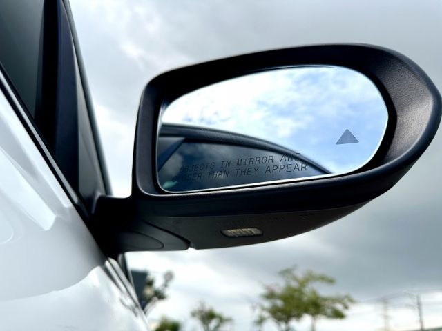 神車在手.神氣我有!渦輪.I-KEY.摸門.AMG套件.全景天窗.雙記憶電椅.快撥片.盲點.倒顯.柏林之音.LED.超帥  第15張相片