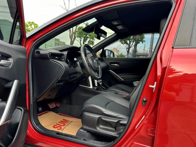 正22年式.特仕GR版.一手女用.全車原鈑原漆.定速.偏離.ACC跟車.急煞.環景.導航.多元新影音.HUD.勁速SUV  第3張相片