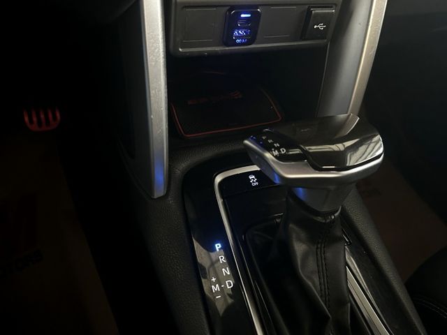 正22年式.特仕GR版.一手女用.全車原鈑原漆.定速.偏離.ACC跟車.急煞.環景.導航.多元新影音.HUD.勁速SUV  第12張相片