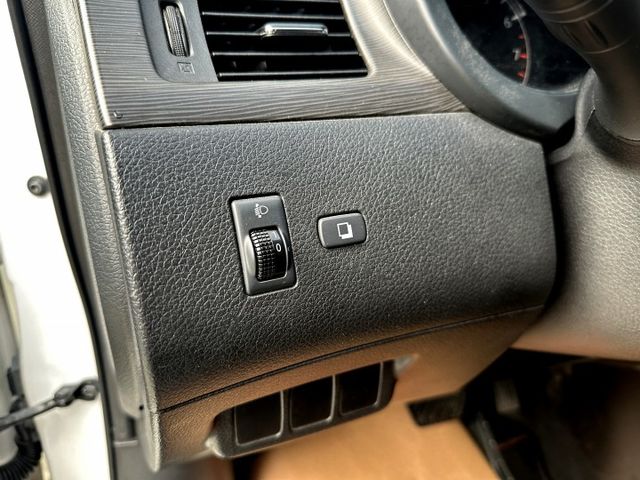 最搶手五門 旗艦款 I-KEY 定速 雙區恆溫 導航 倒車顯影 多元影音 前後出風口 後座分離倒覆 上班渡假到處任遨遊!  第4張相片