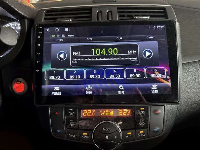 最搶手五門 旗艦款 I-KEY 定速 雙區恆溫 導航 倒車顯影 多元影音 前後出風口 後座分離倒覆 上班渡假到處任遨遊!  第5張相片