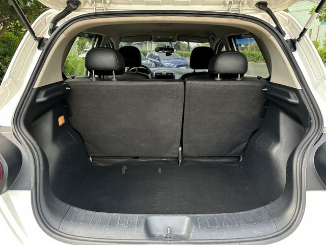 最搶手五門 旗艦款 I-KEY 定速 雙區恆溫 導航 倒車顯影 多元影音 前後出風口 後座分離倒覆 上班渡假到處任遨遊!  第15張相片