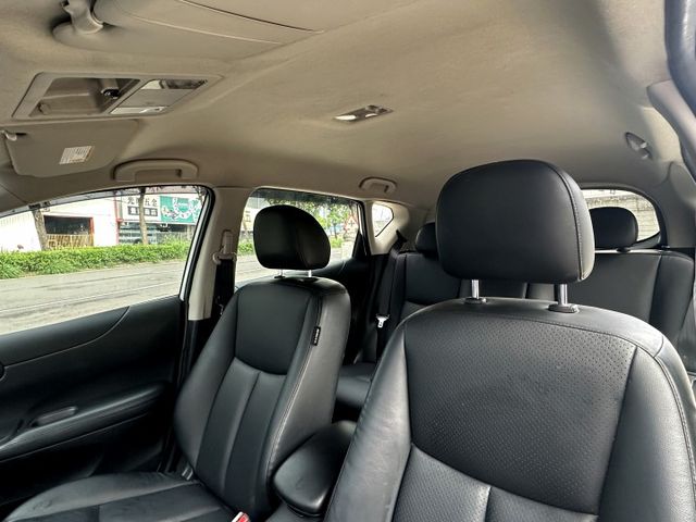 最搶手五門 旗艦款 I-KEY 定速 雙區恆溫 導航 倒車顯影 多元影音 前後出風口 後座分離倒覆 上班渡假到處任遨遊!  第18張相片
