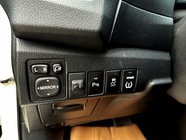 原鈑件好車 豪華型 I-KEY 恆溫 定速 TCS防滑 導航 倒車顯影 多元影音 後座分離倒覆 俐落操控感 好開又好養  第5張相片