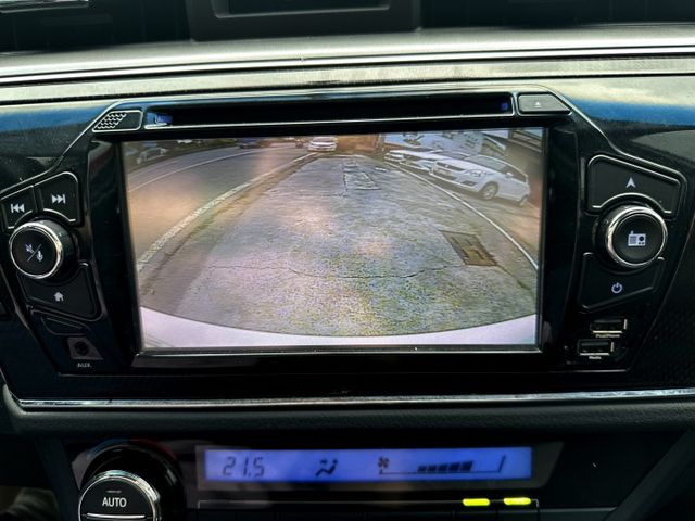 原鈑件好車 豪華型 I-KEY 恆溫 定速 TCS防滑 導航 倒車顯影 多元影音 後座分離倒覆 俐落操控感 好開又好養  第9張相片