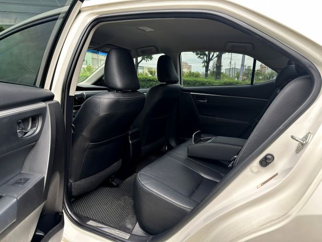 原鈑件好車 豪華型 I-KEY 恆溫 定速 TCS防滑 導航 倒車顯影 多元影音 後座分離倒覆 俐落操控感 好開又好養  第10張相片