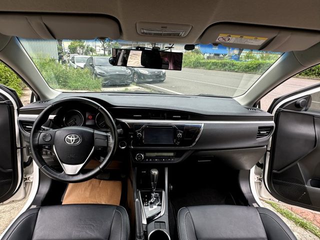 原鈑件好車 豪華型 I-KEY 恆溫 定速 TCS防滑 導航 倒車顯影 多元影音 後座分離倒覆 俐落操控感 好開又好養  第11張相片