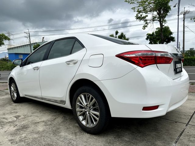 原鈑件好車 豪華型 I-KEY 恆溫 定速 TCS防滑 導航 倒車顯影 多元影音 後座分離倒覆 俐落操控感 好開又好養  第14張相片