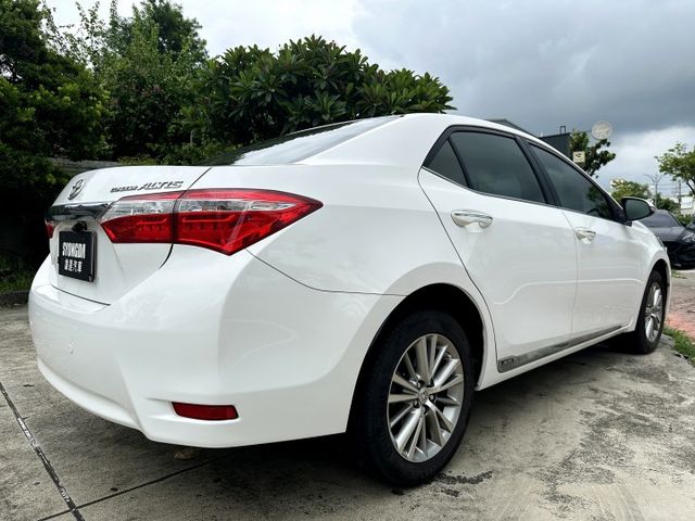 原鈑件好車 豪華型 I-KEY 恆溫 定速 TCS防滑 導航 倒車顯影 多元影音 後座分離倒覆 俐落操控感 好開又好養  第16張相片