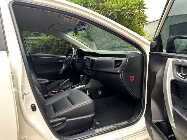 原鈑件好車 豪華型 I-KEY 恆溫 定速 TCS防滑 導航 倒車顯影 多元影音 後座分離倒覆 俐落操控感 好開又好養  第19張相片