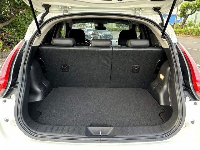 英式風味跑旅車 I-KEY 定速 恆溫 雙前電熱椅 導航 倒車顯影 HUD抬顯 後座可分離倒覆 雙色內裝 品味直接拉滿!  第16張相片