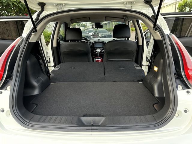 英式風味跑旅車 I-KEY 定速 恆溫 雙前電熱椅 導航 倒車顯影 HUD抬顯 後座可分離倒覆 雙色內裝 品味直接拉滿!  第19張相片