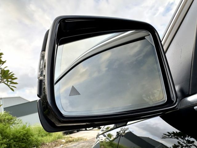 天窗頂級 大包 全套4摸門 I-KEY 定速 雙電椅 盲點 置中 前後影像 導航 影音 高級音響 酷帥轎跑車 超高質感  第4張相片