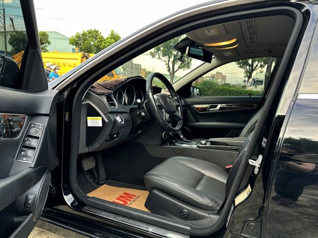 天窗頂級 大包 全套4摸門 I-KEY 定速 雙電椅 盲點 置中 前後影像 導航 影音 高級音響 酷帥轎跑車 超高質感  第5張相片