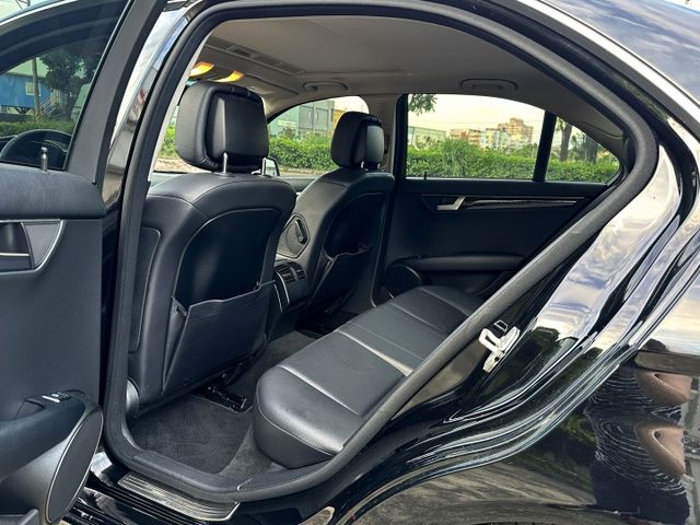 天窗頂級 大包 全套4摸門 I-KEY 定速 雙電椅 盲點 置中 前後影像 導航 影音 高級音響 酷帥轎跑車 超高質感  第12張相片