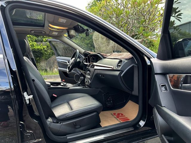 天窗頂級 大包 全套4摸門 I-KEY 定速 雙電椅 盲點 置中 前後影像 導航 影音 高級音響 酷帥轎跑車 超高質感  第14張相片