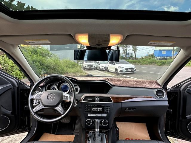 天窗頂級 大包 全套4摸門 I-KEY 定速 雙電椅 盲點 置中 前後影像 導航 影音 高級音響 酷帥轎跑車 超高質感  第15張相片