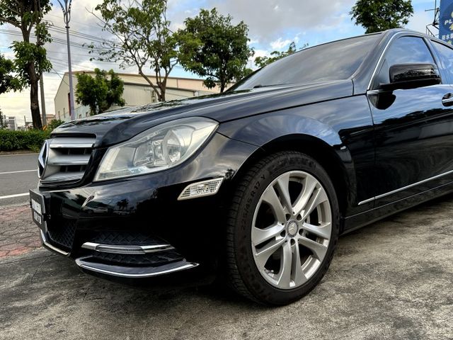 天窗頂級 大包 全套4摸門 I-KEY 定速 雙電椅 盲點 置中 前後影像 導航 影音 高級音響 酷帥轎跑車 超高質感  第17張相片