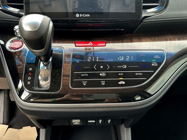 頂級七人座 天窗 I-KEY 三區恆溫 換道 盲點 斜坡輔助 電椅 電滑門 導航 環景 多元影音 腳靠 後排可調整變化!  第8張相片