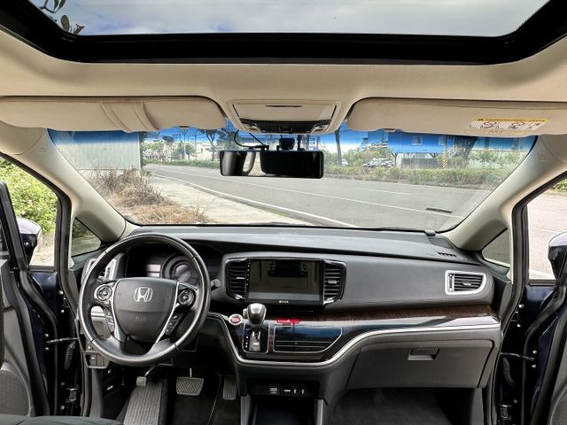 頂級七人座 天窗 I-KEY 三區恆溫 換道 盲點 斜坡輔助 電椅 電滑門 導航 環景 多元影音 腳靠 後排可調整變化!  第15張相片