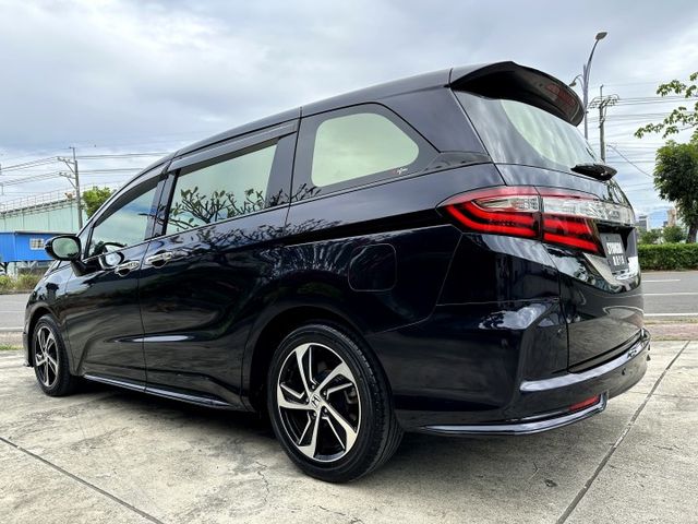 頂級七人座 天窗 I-KEY 三區恆溫 換道 盲點 斜坡輔助 電椅 電滑門 導航 環景 多元影音 腳靠 後排可調整變化!  第18張相片