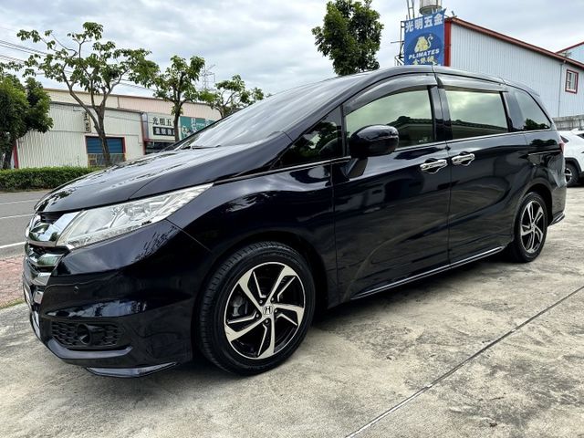 頂級七人座 天窗 I-KEY 三區恆溫 換道 盲點 斜坡輔助 電椅 電滑門 導航 環景 多元影音 腳靠 後排可調整變化!  第20張相片