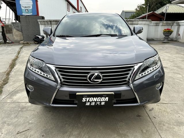 13年式 頂級版 年跑1萬多 天窗 分區恆溫 HID 雙腰靠電椅 倒車顯影 導航影音 電尾門 後座滑移傾角調整 豪氣典雅  第2張相片