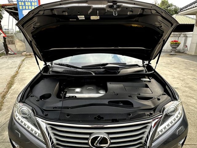 13年式 頂級版 年跑1萬多 天窗 分區恆溫 HID 雙腰靠電椅 倒車顯影 導航影音 電尾門 後座滑移傾角調整 豪氣典雅  第3張相片