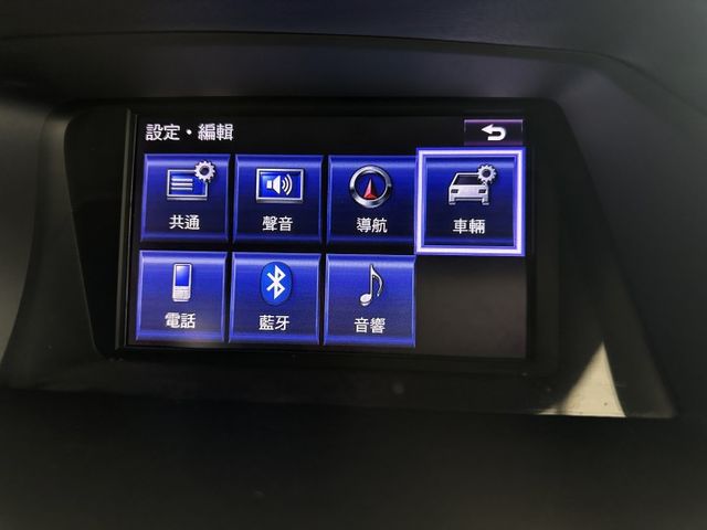 13年式 頂級版 年跑1萬多 天窗 分區恆溫 HID 雙腰靠電椅 倒車顯影 導航影音 電尾門 後座滑移傾角調整 豪氣典雅  第9張相片