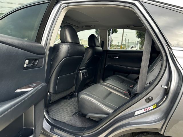 13年式 頂級版 年跑1萬多 天窗 分區恆溫 HID 雙腰靠電椅 倒車顯影 導航影音 電尾門 後座滑移傾角調整 豪氣典雅  第10張相片