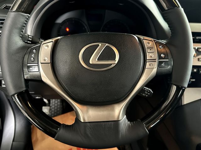 13年式 頂級版 年跑1萬多 天窗 分區恆溫 HID 雙腰靠電椅 倒車顯影 導航影音 電尾門 後座滑移傾角調整 豪氣典雅  第12張相片