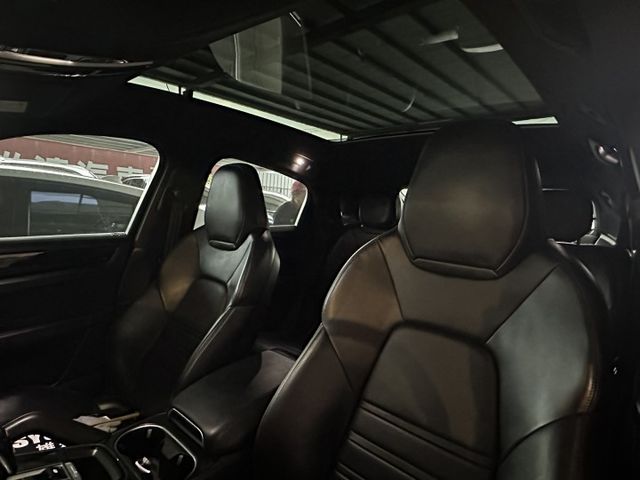 20年式 選配氣壓懸吊 矩陣頭燈 跑車套件 電動尾翼 渦輪 4WD 全景天窗 快撥片 雙電椅 高級影音 電尾門 20吋圈  第11張相片