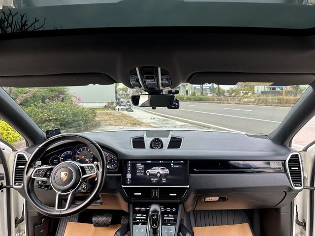 20年式 選配氣壓懸吊 矩陣頭燈 跑車套件 電動尾翼 渦輪 4WD 全景天窗 快撥片 雙電椅 高級影音 電尾門 20吋圈  第12張相片