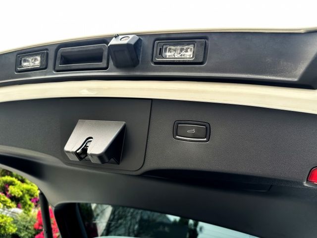 20年式 選配氣壓懸吊 矩陣頭燈 跑車套件 電動尾翼 渦輪 4WD 全景天窗 快撥片 雙電椅 高級影音 電尾門 20吋圈  第17張相片