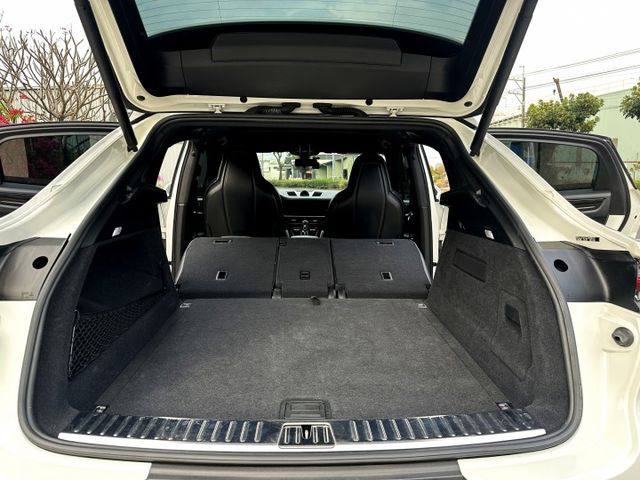 20年式 選配氣壓懸吊 矩陣頭燈 跑車套件 電動尾翼 渦輪 4WD 全景天窗 快撥片 雙電椅 高級影音 電尾門 20吋圈  第18張相片