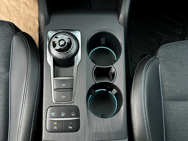 原鈑件 渦輪 I-KEY摸門 快撥片 電椅腰靠 偏離 ACC全速域跟車 急煞 HUD 導航 倒顯 B&O音響 運動轎旅  第6張相片